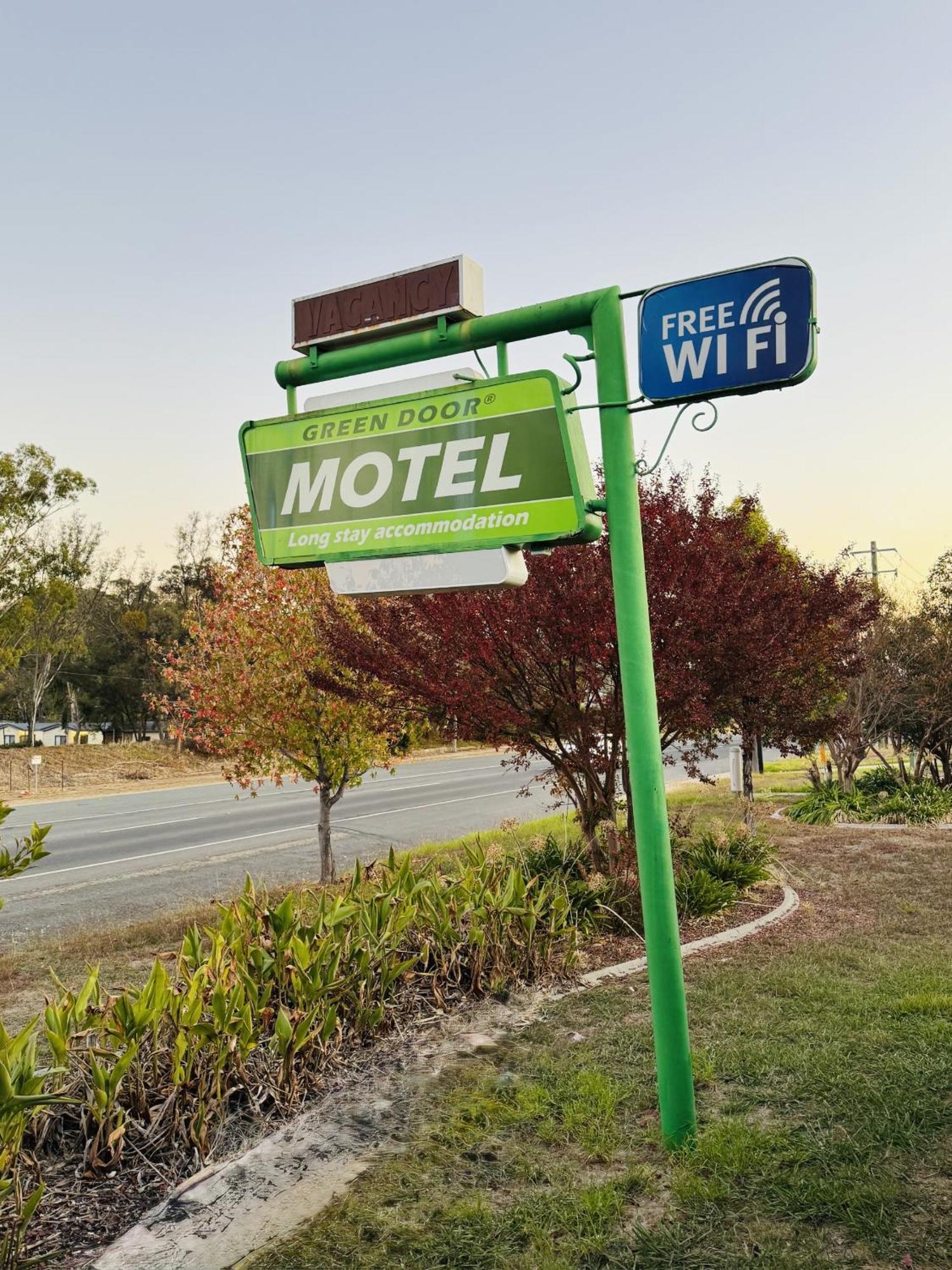 Green Door Motel Lavington Buitenkant foto